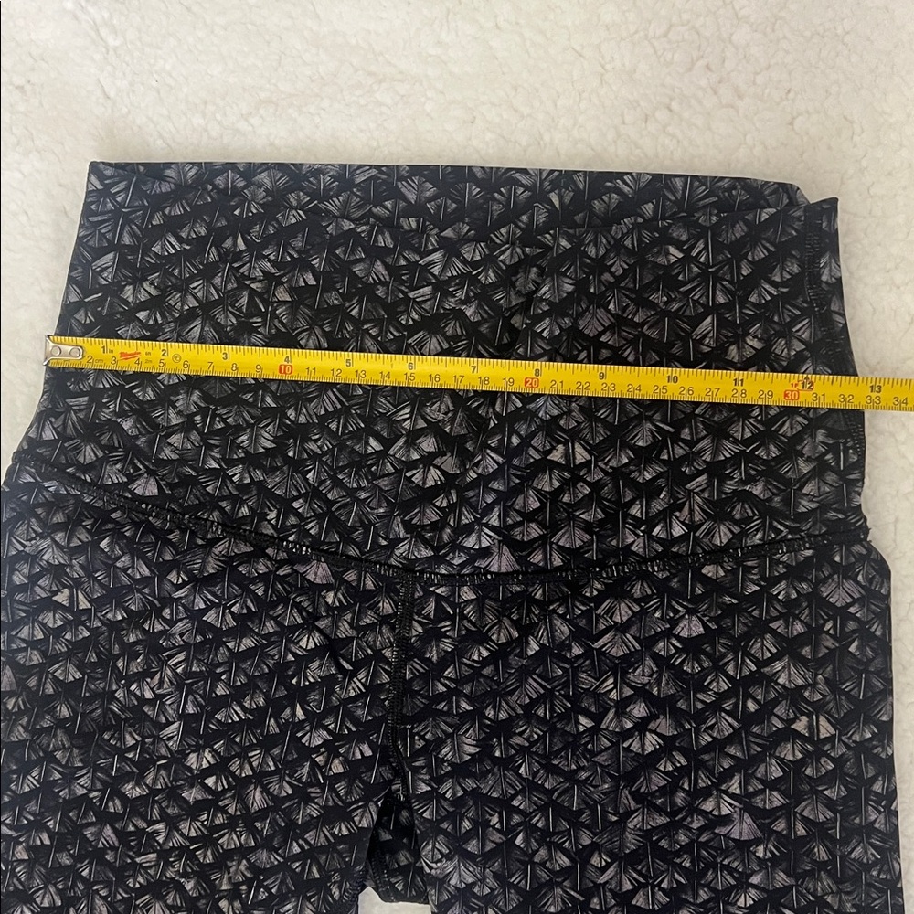 Lululemon Wunder Under Feather Print Size 8 - Picture 9 of 11
